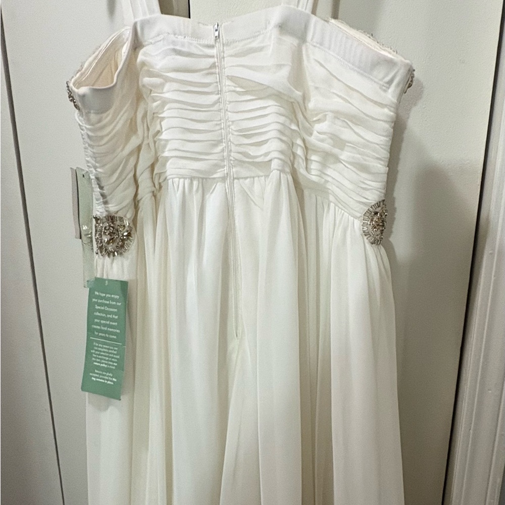 Elegant White Dress with Silver Accents​ - Picture 3 of 4